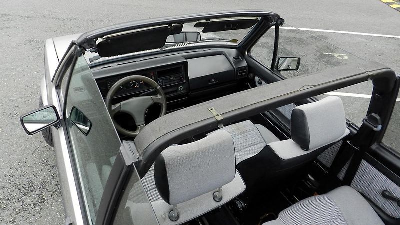 Volkswagen Golf MK1 cabrio 1.8i 70 kW KARMANN - fotka 23 z 24