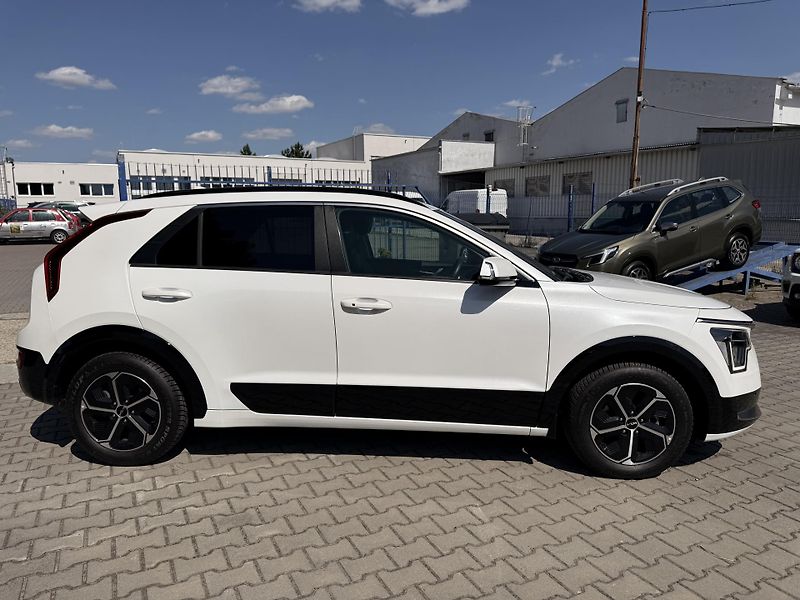 Kia Niro (2023) 1.6 GDI,HEV,REZERVOVÁNO - fotka 12 z 43