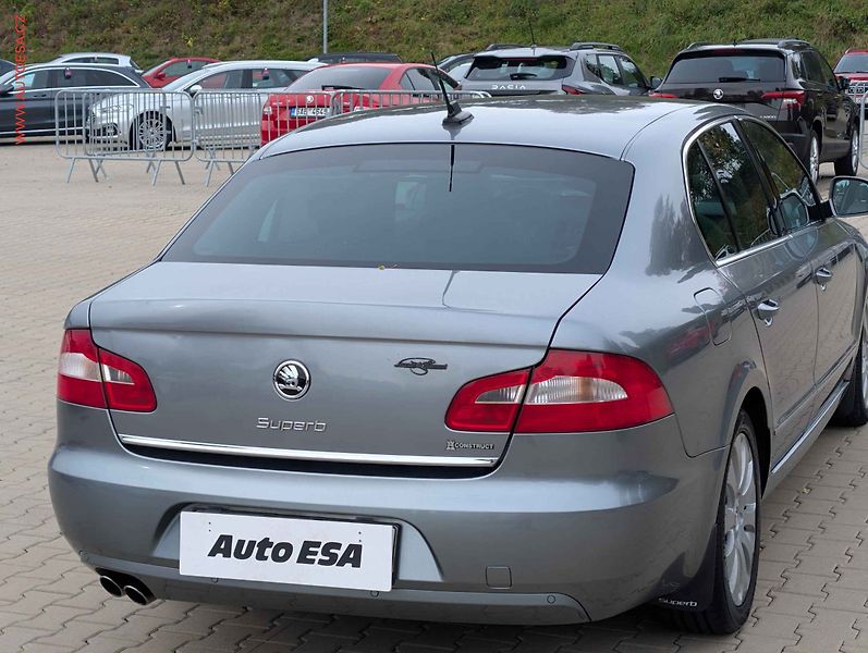 Škoda Superb (2009) 2.0 TDi, Elegance, DSG - fotka 4 z 21