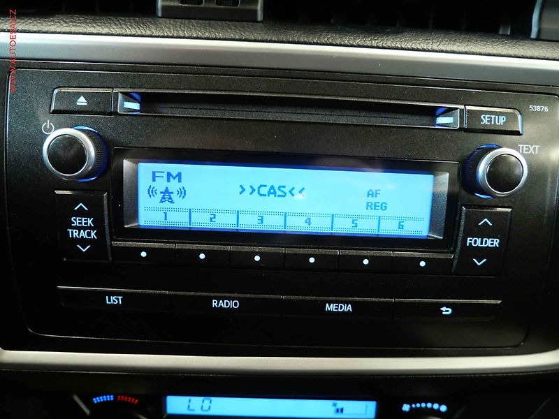 Toyota Auris (2013) 1.3i, ČR - fotka 16 z 20