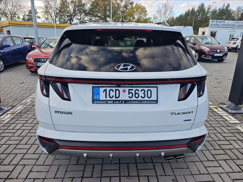 Hyundai Tucson 1,6 T-GDI MHEV 7DCT automat  4 - fotka 5 z 23