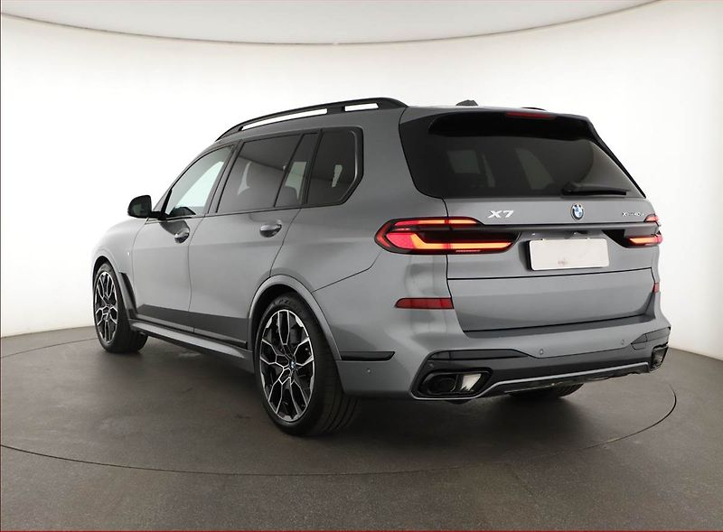 BMW X7 (2025) xDrive40d - fotka 4 z 31