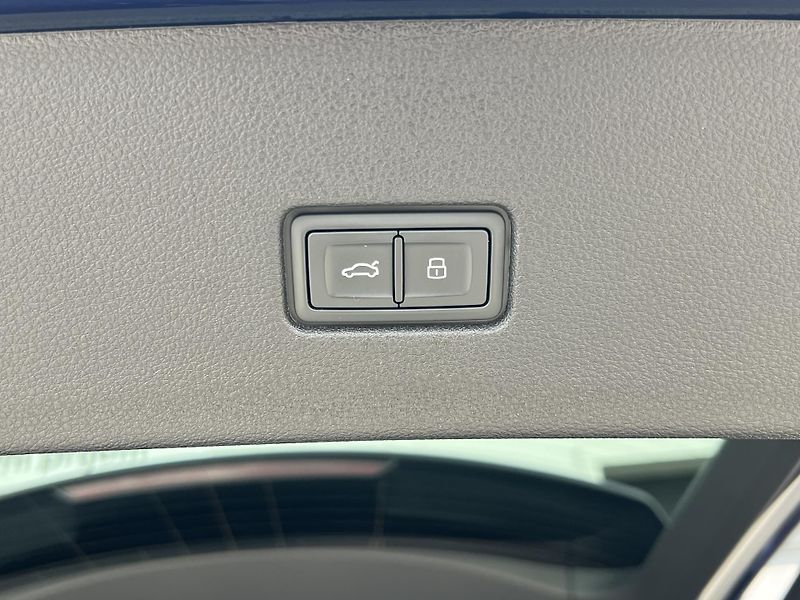 Audi Q8 55 TFSi QUATTRO S-LINE, TAŽNÉ - fotka 28 z 29