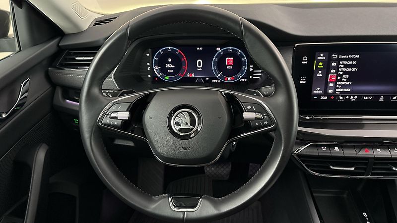 Škoda Octavia 2.0 TDI DSG Style Combi - fotka 9 z 25