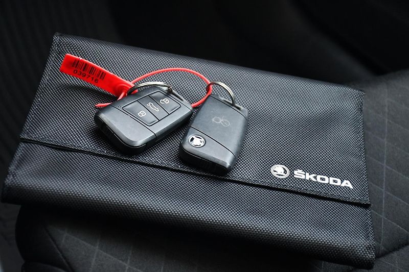 Škoda Superb 1.5TSi 110kW MT CARPLAY  - fotka 36 z 51