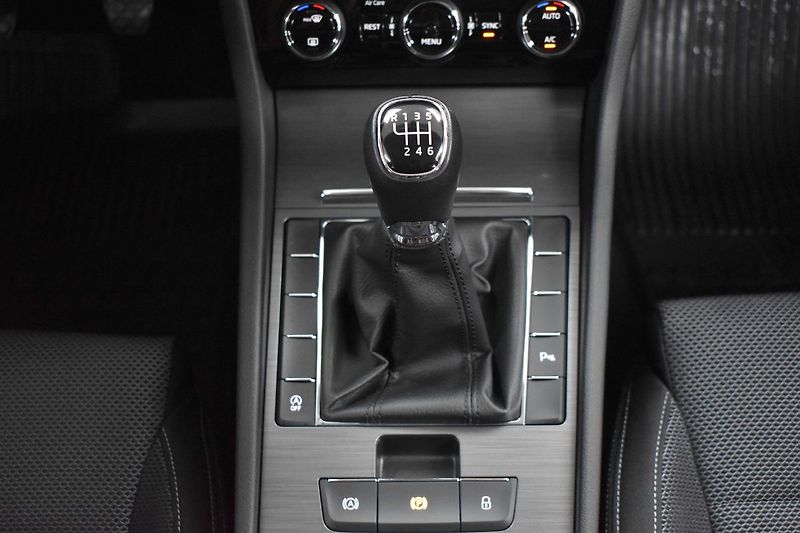 Škoda Superb 1.5 TSI STYLE*VIRTUAL*ČR 1.MAJ - fotka 24 z 43