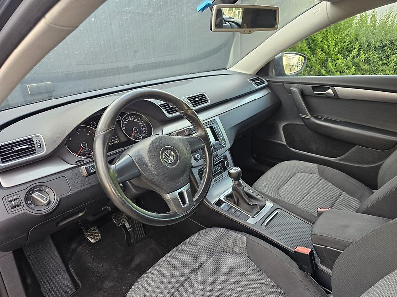 Volkswagen Passat 2.0 TDI 103kW,TEMPOMAT,SERVIS - fotka 17 z 50