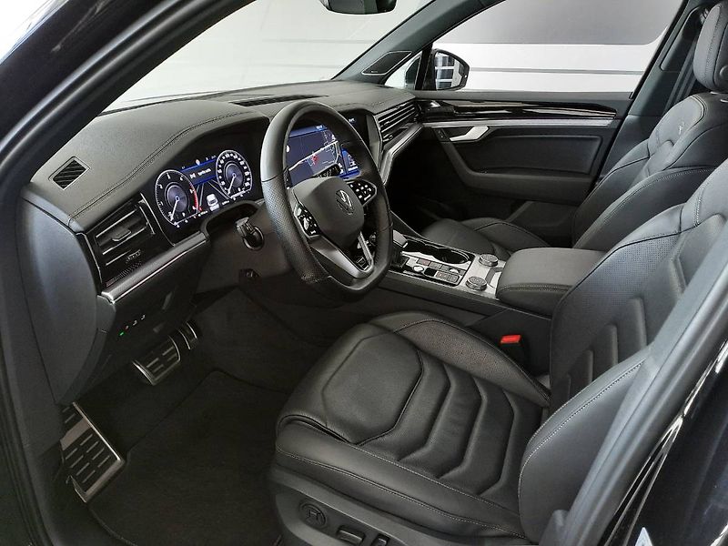 Volkswagen Touareg (2023) 3.0 TDI R-Line 4Motion (210kW/ - fotka 6 z 29