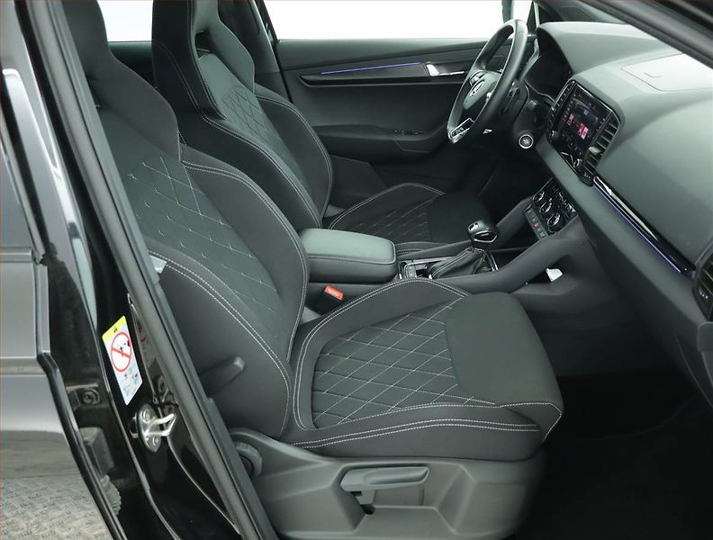 Škoda Karoq (2023) Sportline 1.5 TSI - fotka 9 z 16