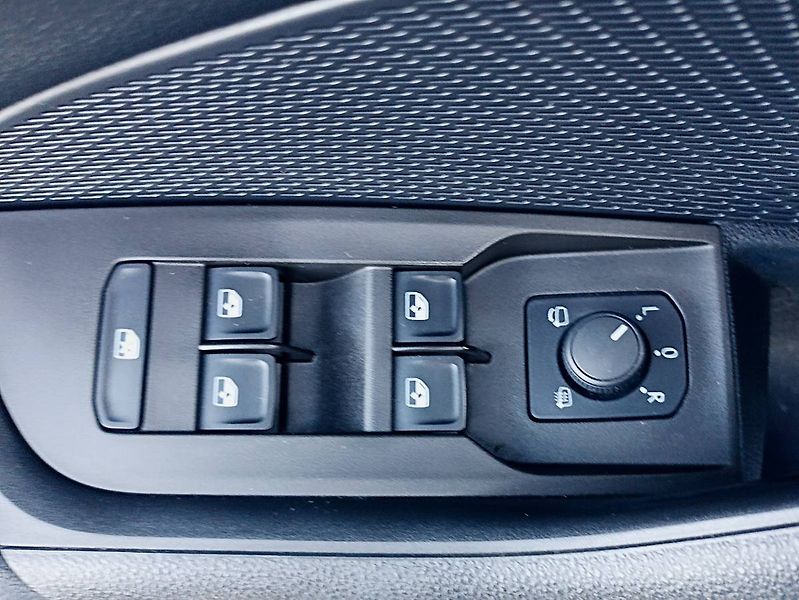 Škoda Octavia (2023) 2.0 TDI DSG Tažné Head Up disp - fotka 11 z 33