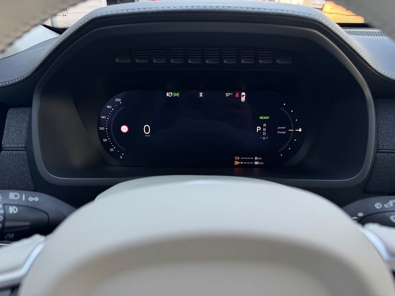 Volvo XC90 (2026) ULTRA T8, 360°, PANORAMA, VZDU - fotka 17 z 25