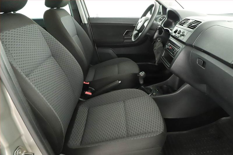 Škoda Fabia (2010) Ambiente 1.2 TSI, ČR,1.maj - fotka 7 z 14