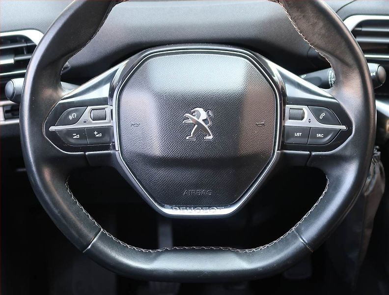Peugeot 3008 (2018) 1.6 BlueHDi, Serv.kniha - fotka 15 z 18