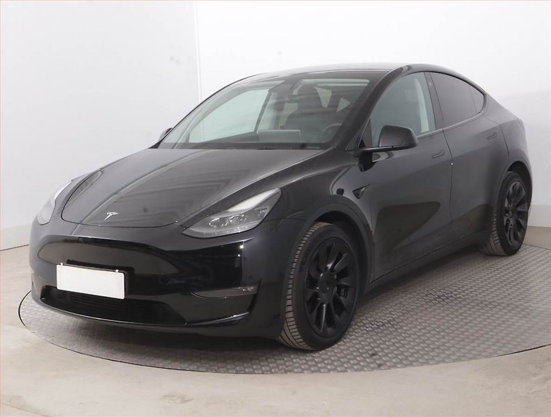 Tesla Model Y (2023) Long Range AWD 79kWh, SoH 91% - fotka 2 z 21