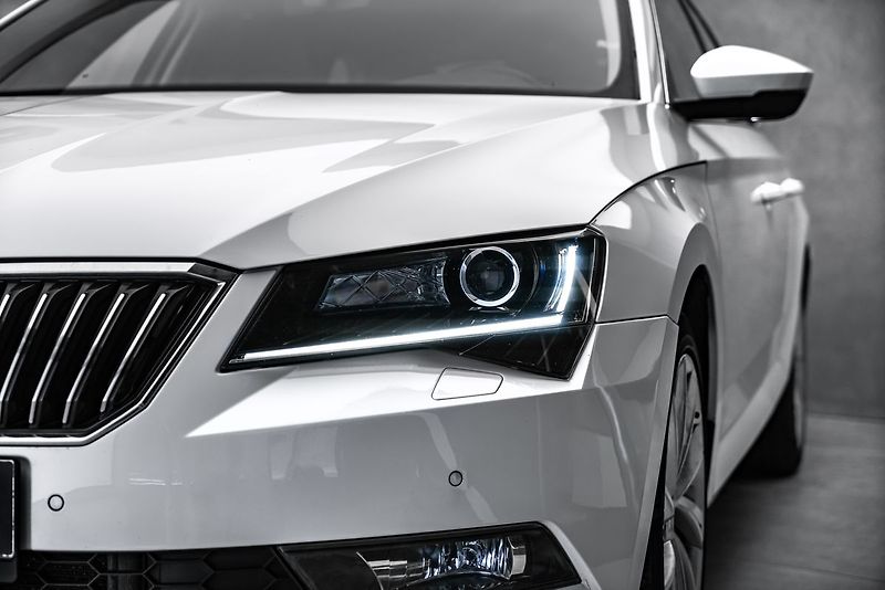 Škoda Superb Combi 2,0TDI 4x4 DSG Style Can - fotka 8 z 20