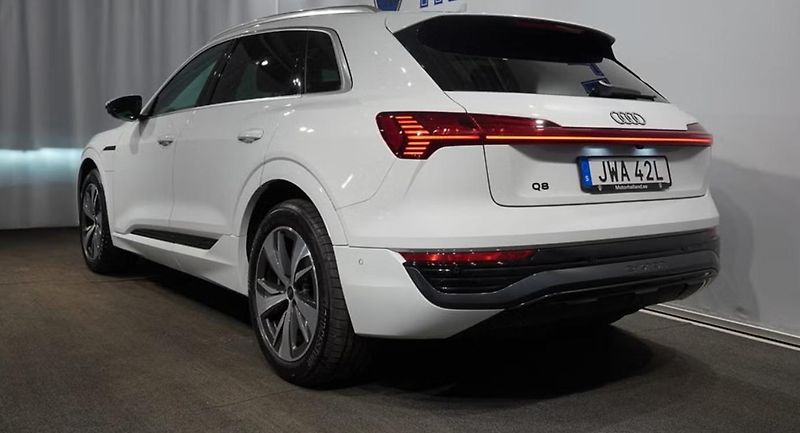 Audi Q8 e-tron 55 Q Panorama Kamera Ambient  - fotka 3 z 17