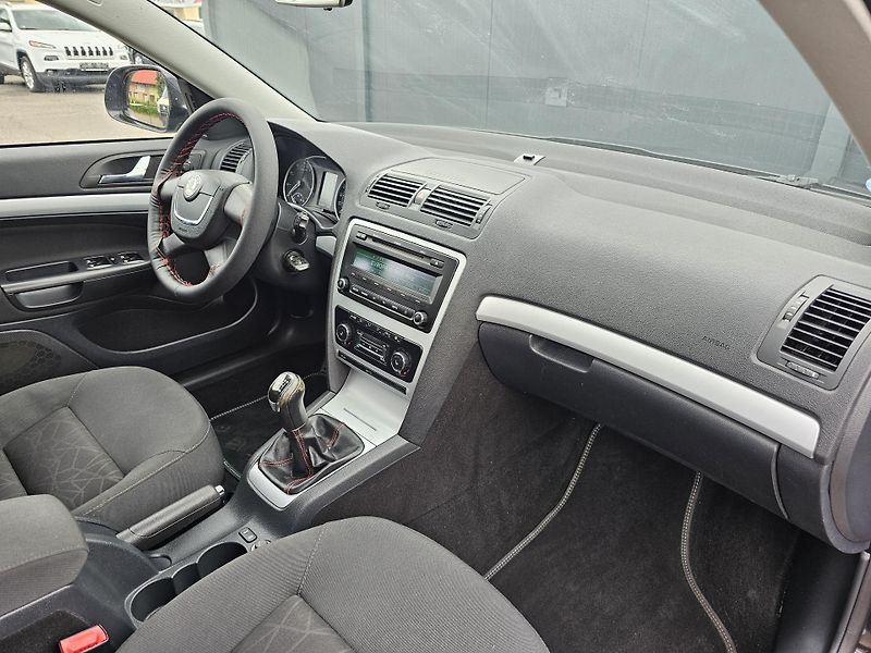 Škoda Octavia 1.2 TSI 77kW,SENZORY,VÝHŘEVY - fotka 31 z 43