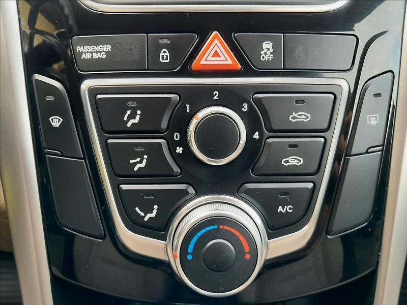 Hyundai i30 1,4i16V 73kW - fotka 35 z 48