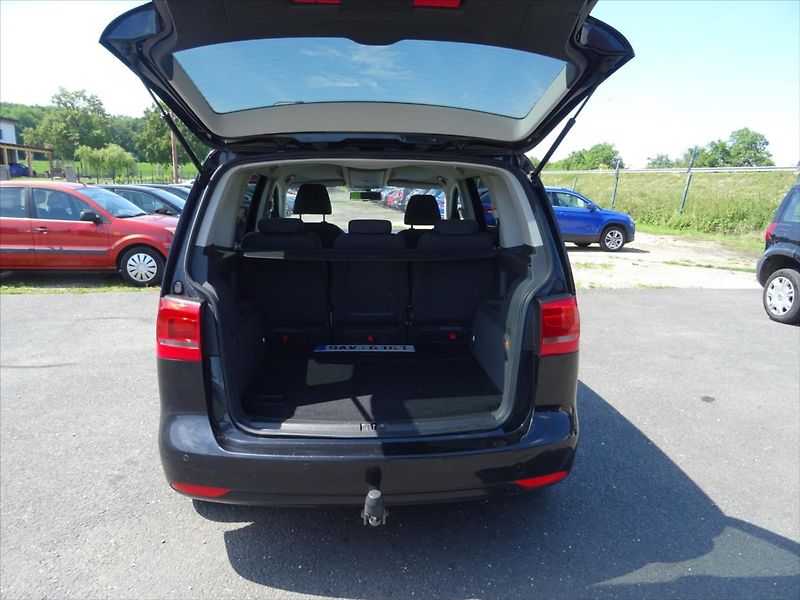 Volkswagen Touran 2,0 TDi 103 kW - fotka 15 z 33