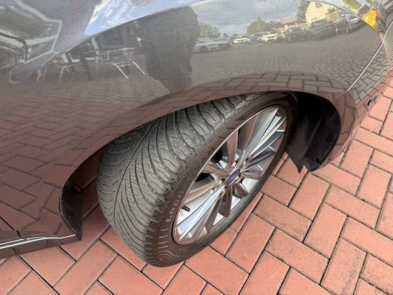 Ford C-MAX (2018) 1.5i Ecoboost Automat Xenony - fotka 45 z 48