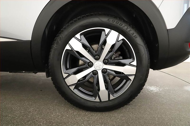 Peugeot 5008 (2024) Allure 1.5 BlueHDi - fotka 12 z 17