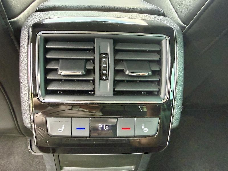 Škoda Superb (2021) 2,0TDi 110kW STYLE NEZ.Topení - fotka 12 z 25