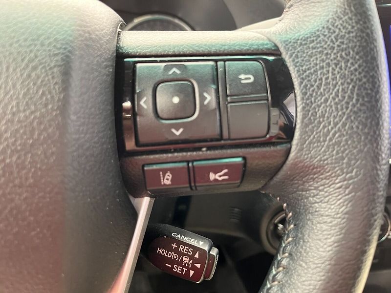 Toyota Hilux Double Cab - 2.8L Diesel - 6 M - fotka 17 z 26