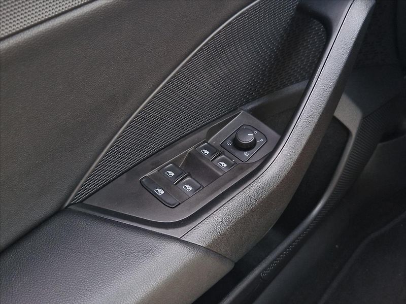Škoda Octavia 2,0 TDI DSG TOPSTAV +ZIMNÍPNEU - fotka 44 z 46