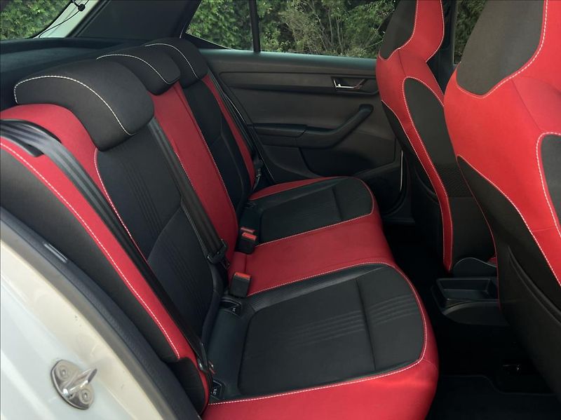 Škoda Fabia 1,0 MPi MONTE CARLO BC LED AC - fotka 17 z 35