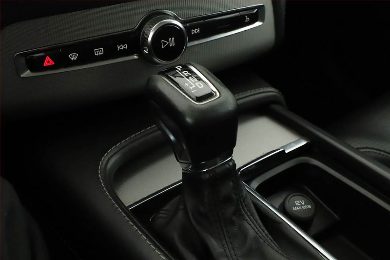 Volvo XC90 (2016) D5 AWD - fotka 12 z 19