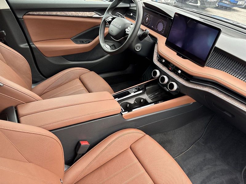 Škoda Superb (2025) Combi 1.5 TSI iV DSG L&K - fotka 9 z 33