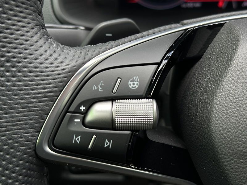 Škoda Karoq 2.0TDi 4x4 DSG 150PS Sportline - fotka 19 z 47