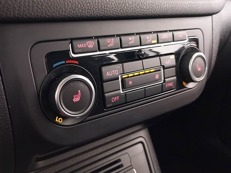 Volkswagen Tiguan (2014) R-Line 2.0 TDI, 4X4, Automat - fotka 22 z 24