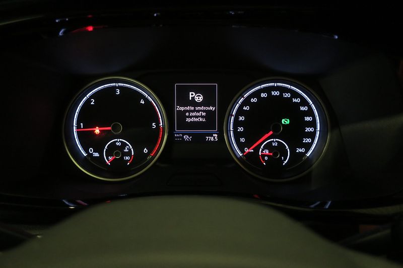 Volkswagen T6.1 (2023) 2.0TDI 110 kW Beach Tour LED - fotka 23 z 50