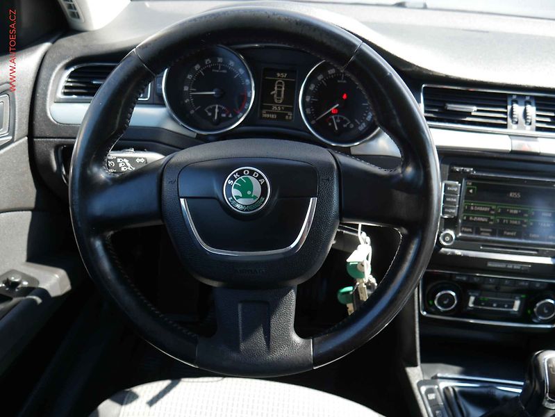 Škoda Superb (2008) 2.0 TDi, 2.maj,ČR, Ambition - fotka 14 z 19