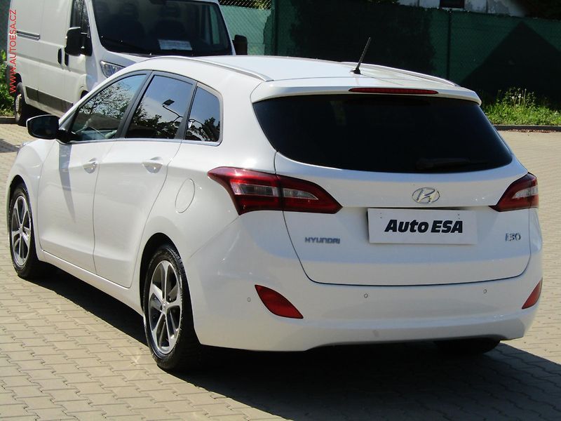 Hyundai i30 (2016) 1.6GDi, ČR, AC - fotka 4 z 22