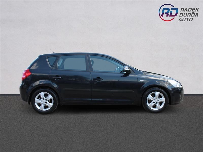 Kia Ceed 1,6 CRDi  NOVÉ V ČR,1.MAJITEL - fotka 4 z 21