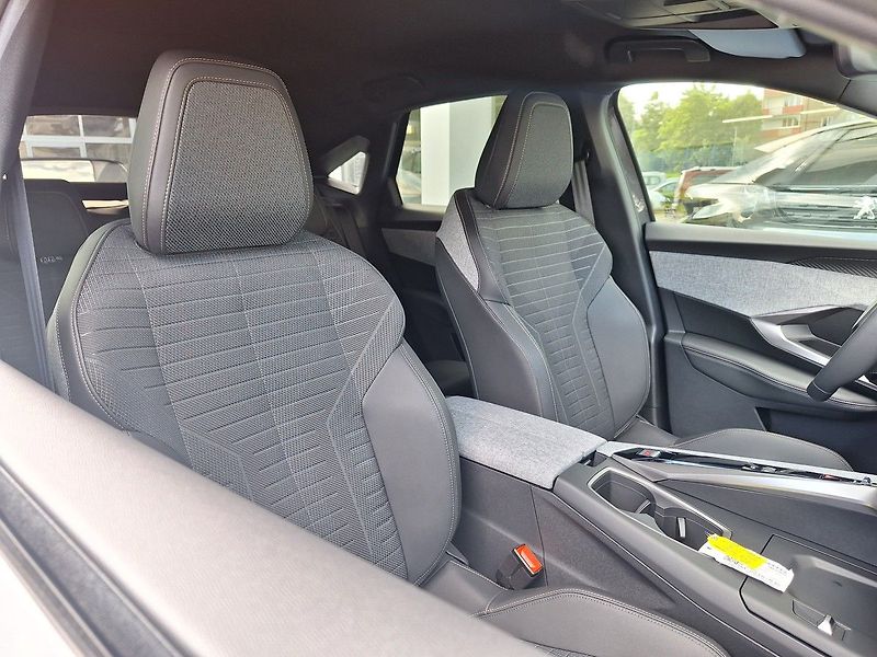 Peugeot 3008 (2026) BUSINESS Hybrid 145 e-DCS6 - fotka 12 z 19