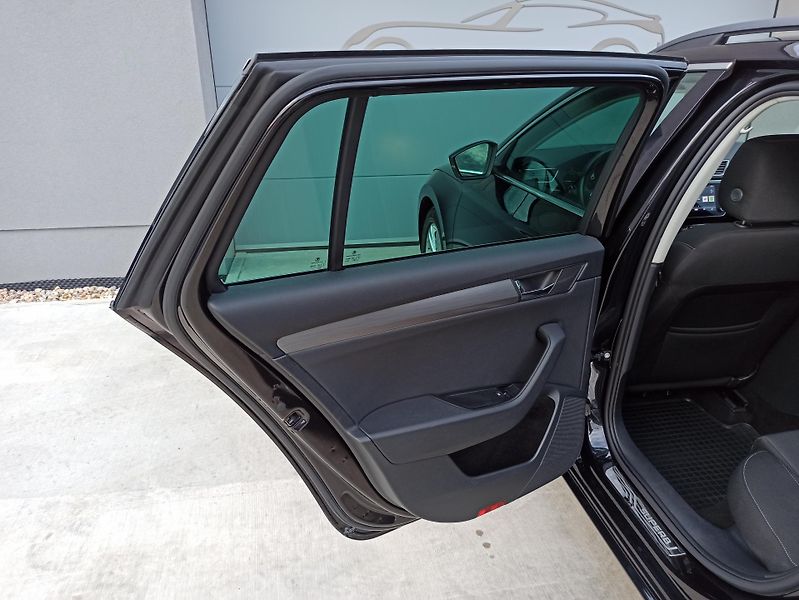 Škoda Superb 2.0TDi 140kW DSG 4X4 AMB - fotka 23 z 27