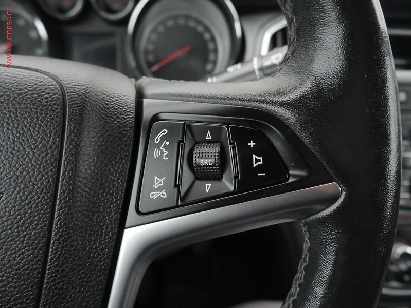 Opel Cascada (2013) 1.4i, AC, výhřev sed - fotka 13 z 21