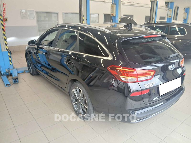 Hyundai i30 (2022) 1.5 i, 1.maj,ČR, servis.kniha - fotka 2 z 3