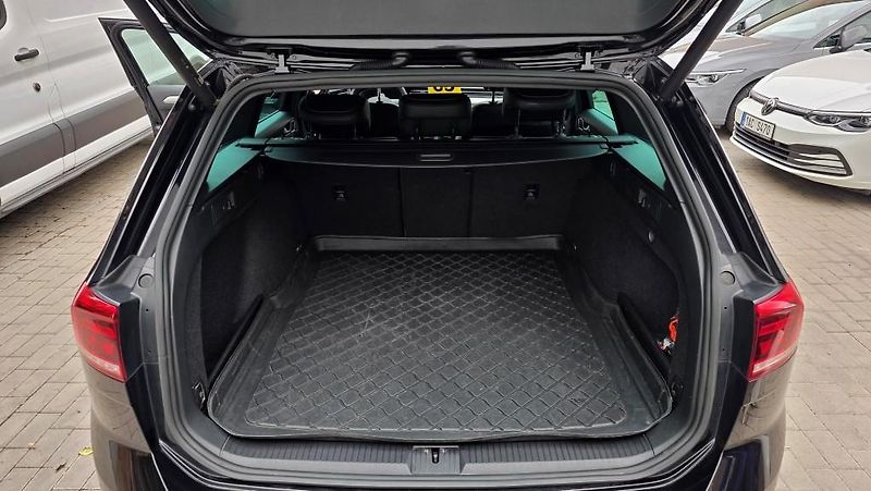 Volkswagen Passat (2023) 2.0 TDI 110kW DSG R-line - fotka 11 z 37