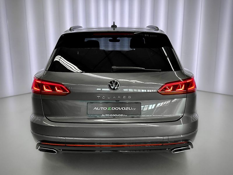 Volkswagen Touareg 4.0TDI V8 R-LINE 4MOTION, BLAC - fotka 6 z 29