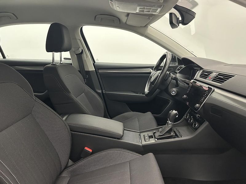 Škoda Superb 2.0 TDI 4x4 Style - fotka 19 z 24