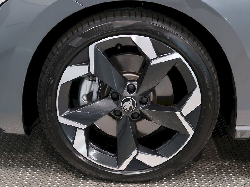 Škoda Superb (2026) SPORTLINE 2.0TDI 142KW 4x4 DSG - fotka 12 z 48