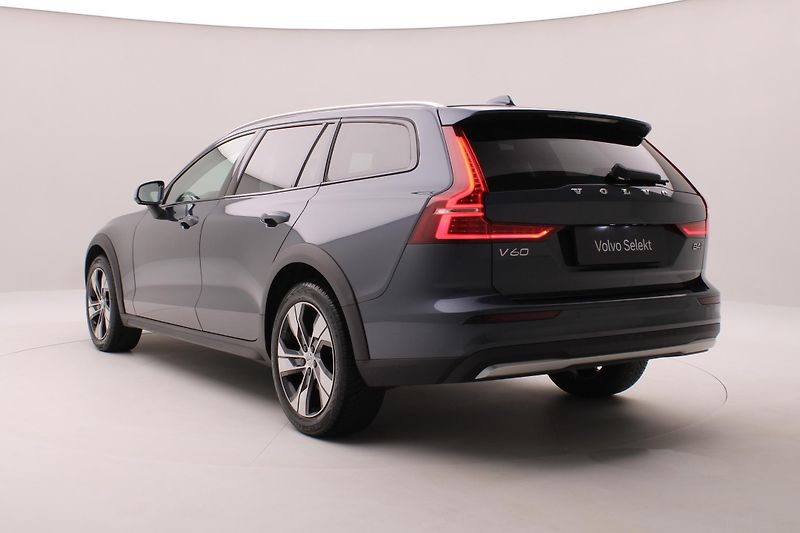 Volvo V60 CC B4 AWD BRIGHT PLUS AUT CZ - fotka 11 z 48