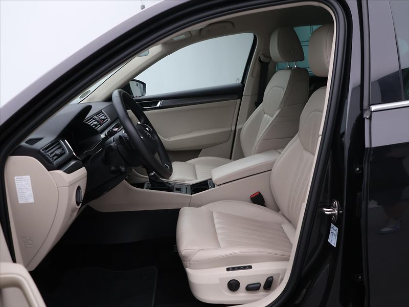 Škoda Superb 2,0 TDI DSG 4x4 CZ Style DPH - fotka 11 z 34