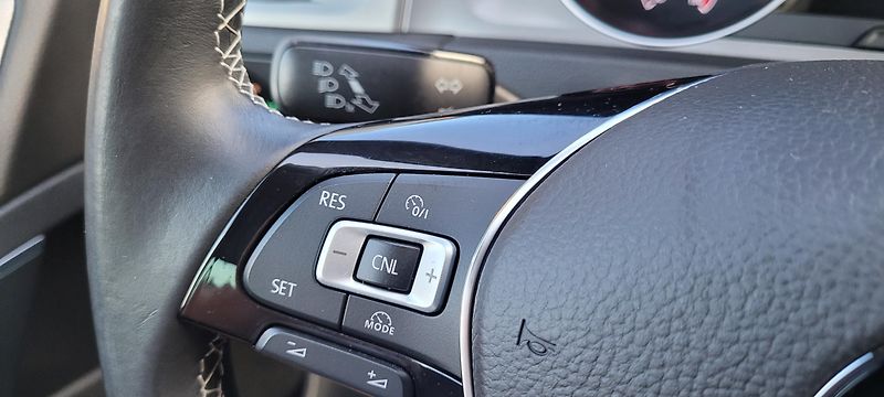 Volkswagen Golf (2015) 7 1,2 TSi 81kW benzín Lounge - fotka 26 z 35