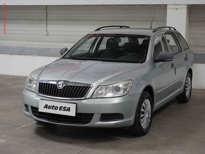 Škoda Octavia (2011) 1.6TDi, AC, el. výbava - fotka 3 z 13