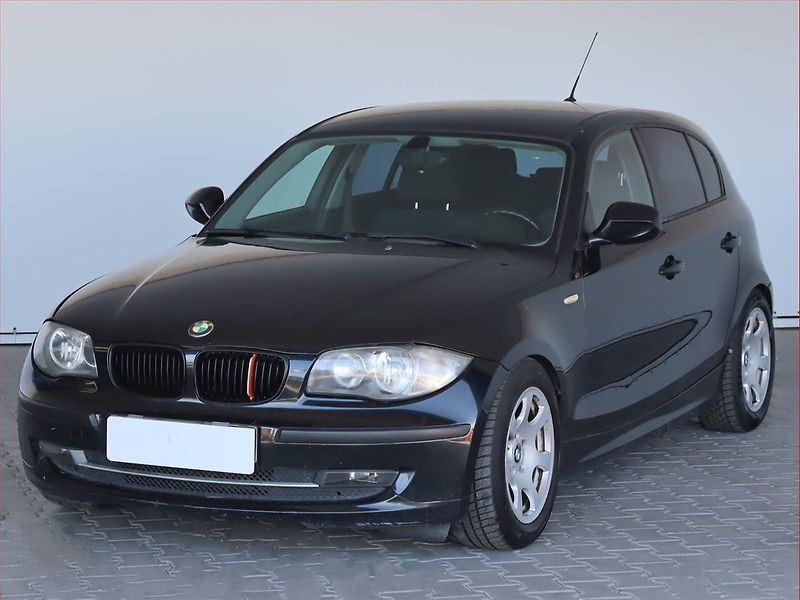 BMW Řada 1 (2011) 116d - fotka 2 z 18
